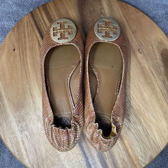 Tory Burch Brown Tan Reptile Ballet Flats Women's Size 8.5M Gold Logo Medallion - Picture 1 of 8